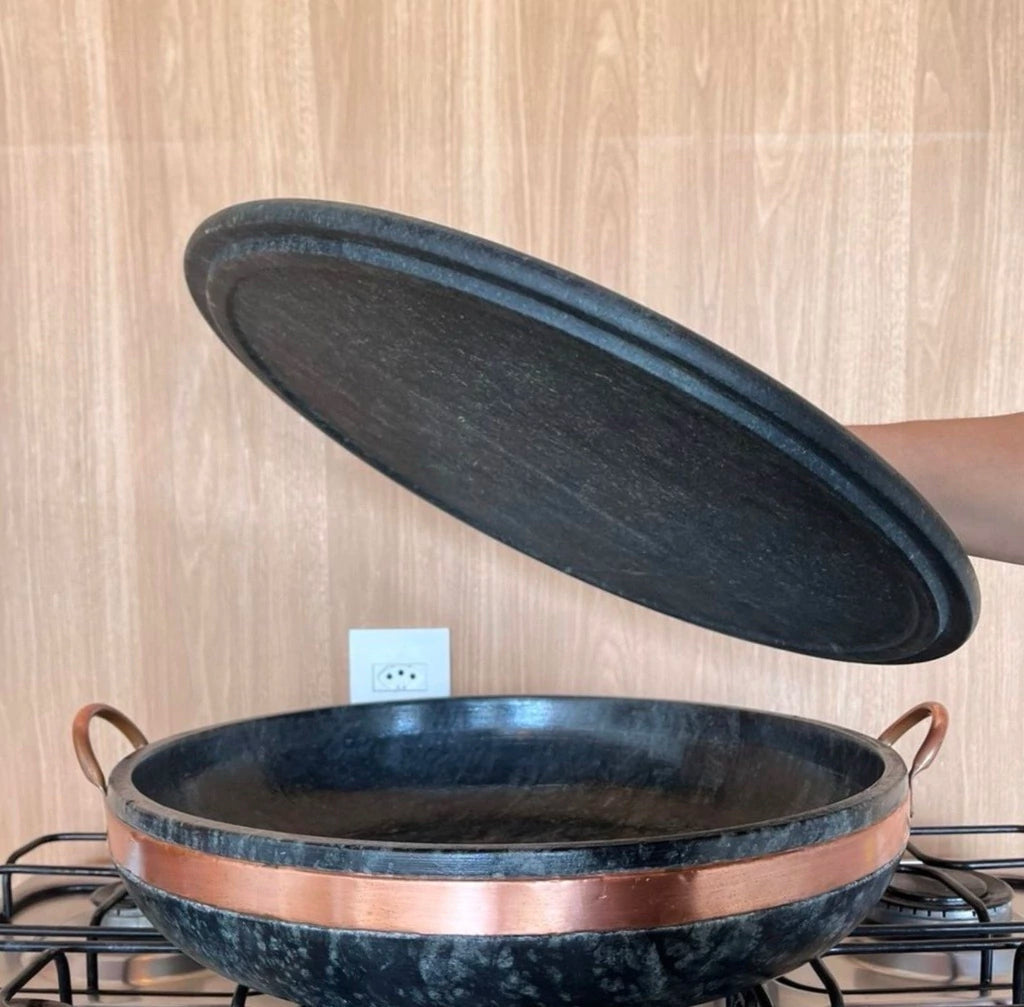 Panela de Paella com Tampa em Pedra Sabão